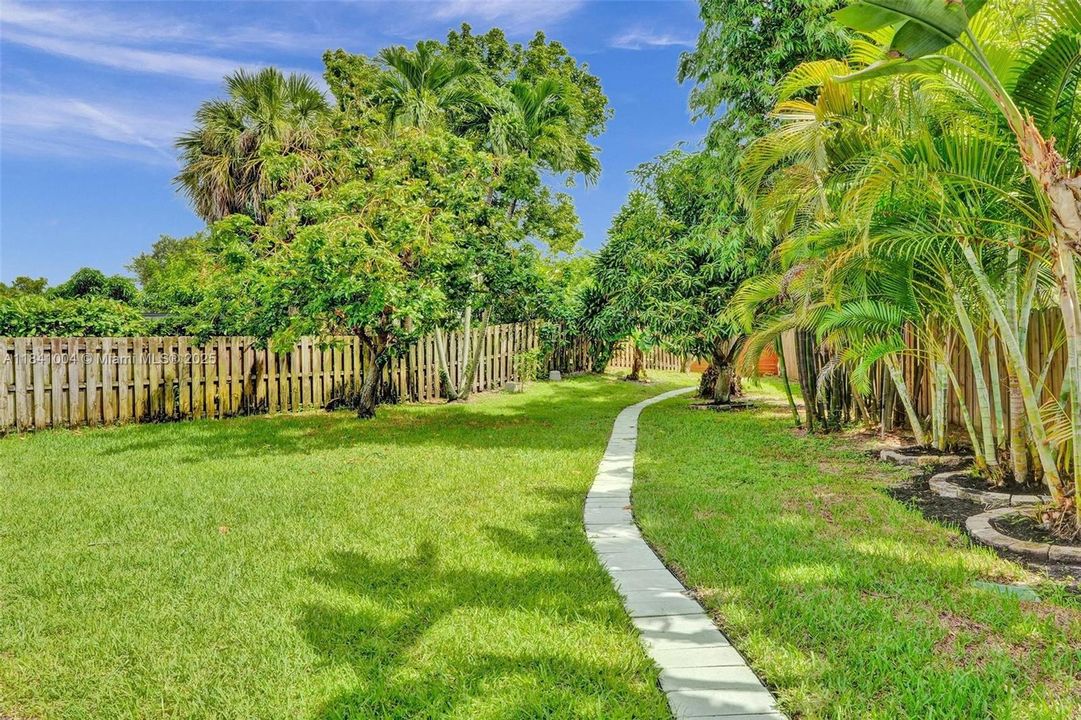 最近租的: $5,150 (4 贝兹, 2 浴室, 1684 平方英尺)