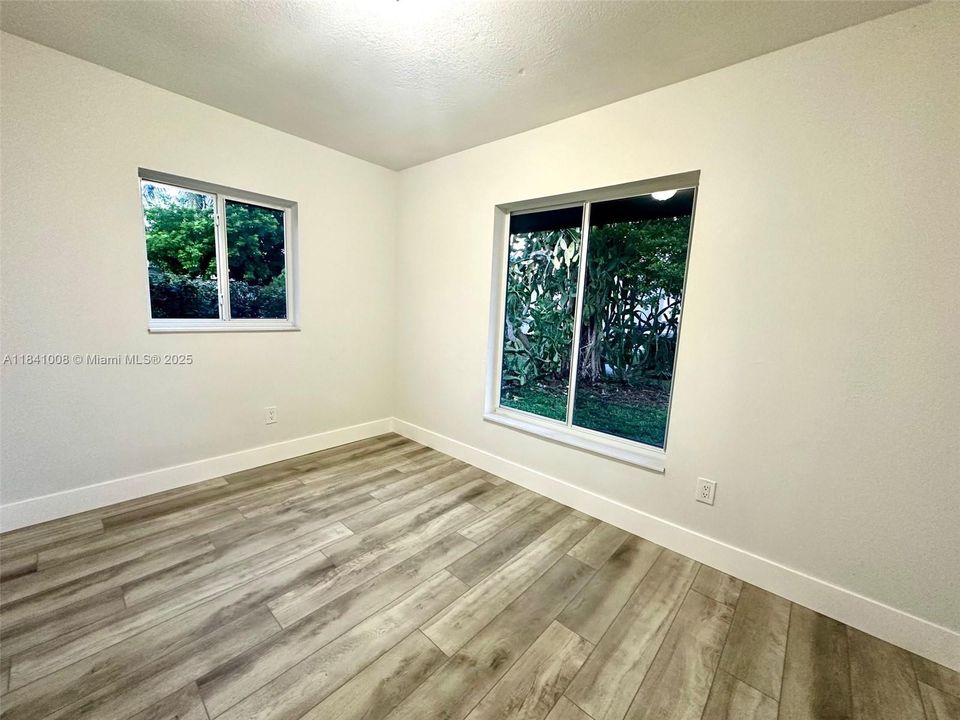 最近售出: $389,000 (3 贝兹, 1 浴室, 1019 平方英尺)