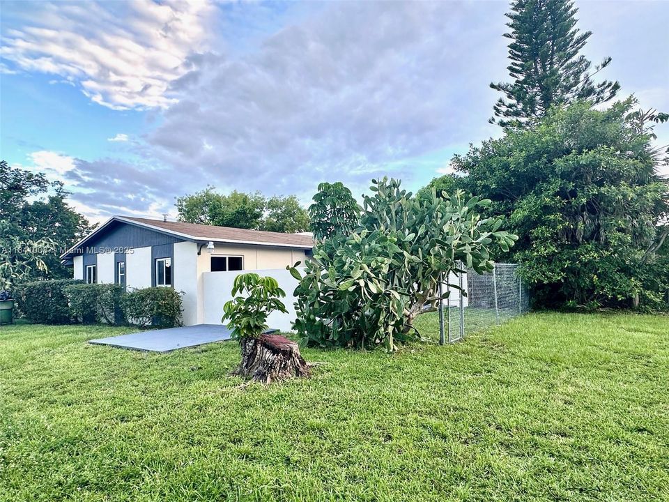 最近售出: $389,000 (3 贝兹, 1 浴室, 1019 平方英尺)