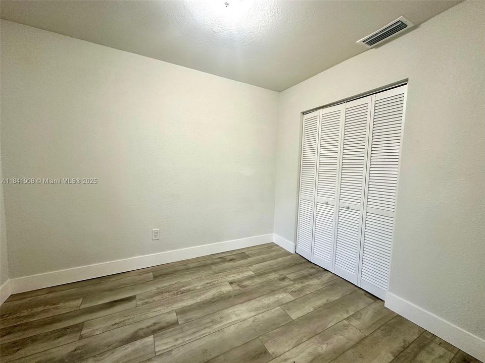 最近售出: $389,000 (3 贝兹, 1 浴室, 1019 平方英尺)