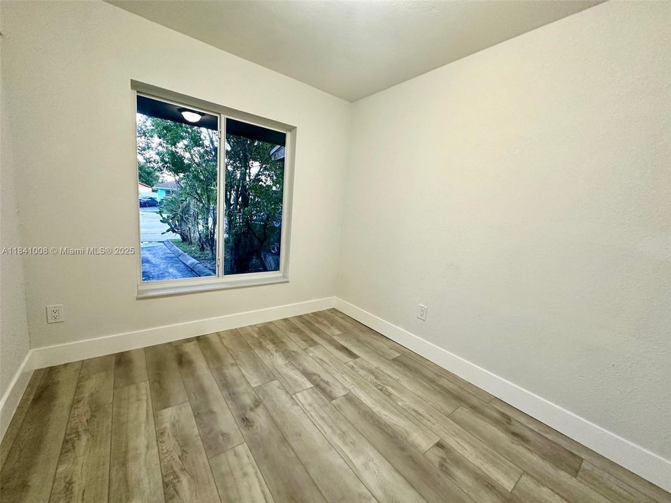 最近售出: $389,000 (3 贝兹, 1 浴室, 1019 平方英尺)