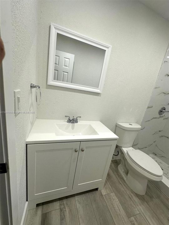 最近售出: $389,000 (3 贝兹, 1 浴室, 1019 平方英尺)