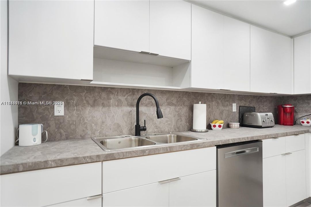 待售: $2,100,000 (2 贝兹, 3 浴室, 2540 平方英尺)