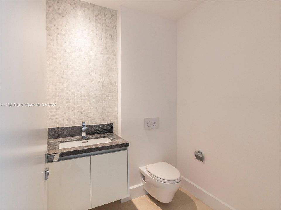 For Sale: $1,775,000 (2 beds, 2 baths, 1910 Square Feet)