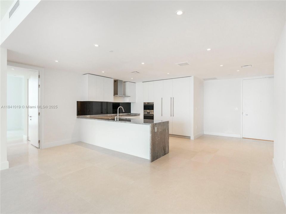 For Sale: $1,775,000 (2 beds, 2 baths, 1910 Square Feet)