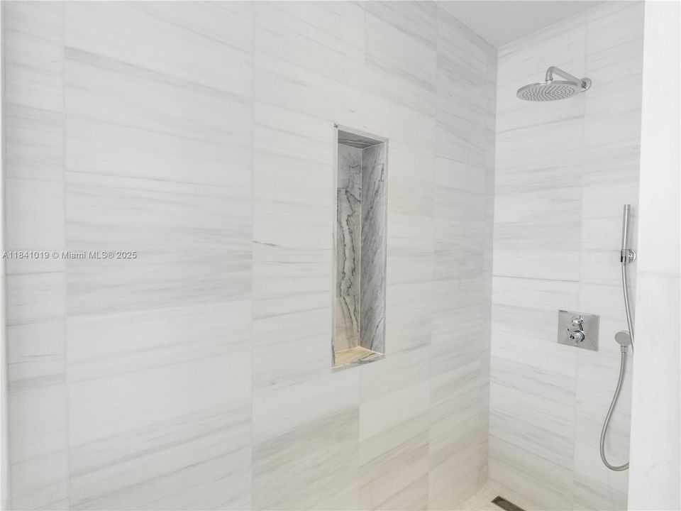 For Sale: $1,775,000 (2 beds, 2 baths, 1910 Square Feet)