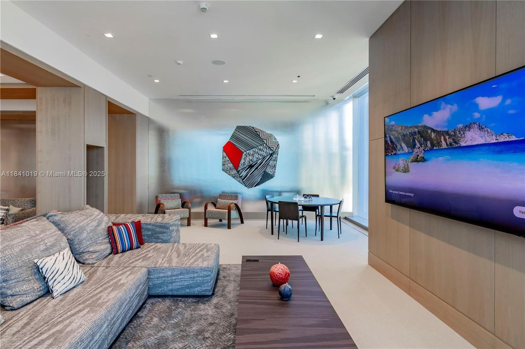 For Sale: $1,775,000 (2 beds, 2 baths, 1910 Square Feet)