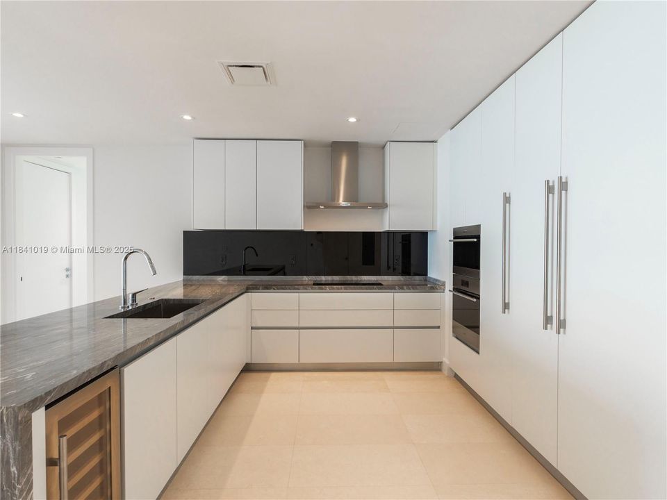 For Sale: $1,775,000 (2 beds, 2 baths, 1910 Square Feet)