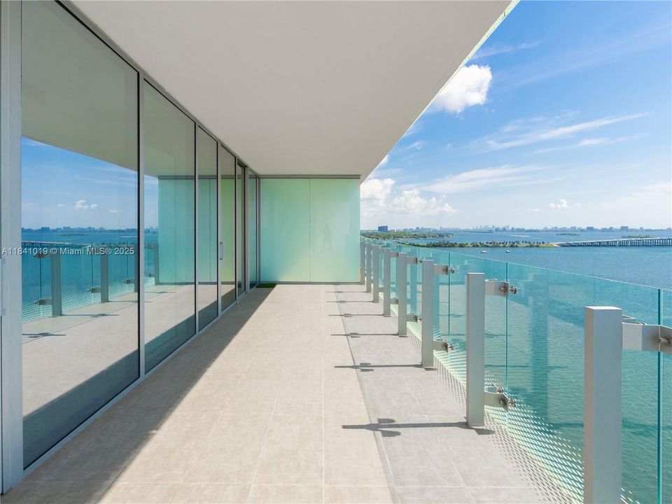 For Sale: $1,775,000 (2 beds, 2 baths, 1910 Square Feet)