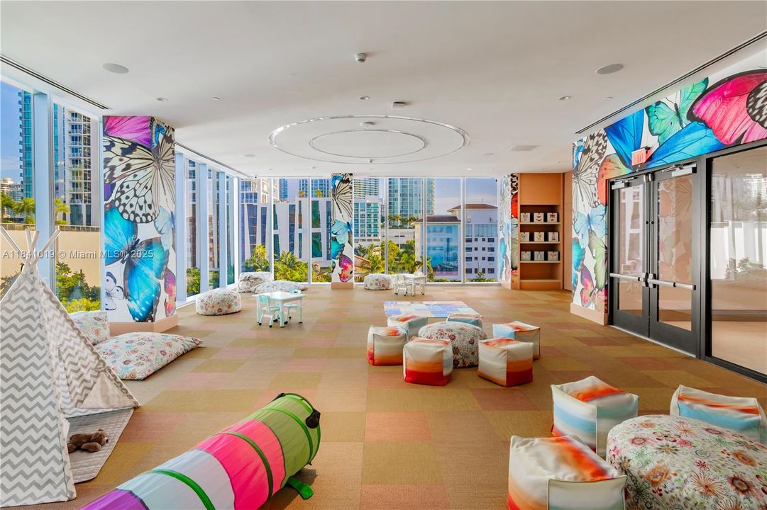 For Sale: $1,775,000 (2 beds, 2 baths, 1910 Square Feet)