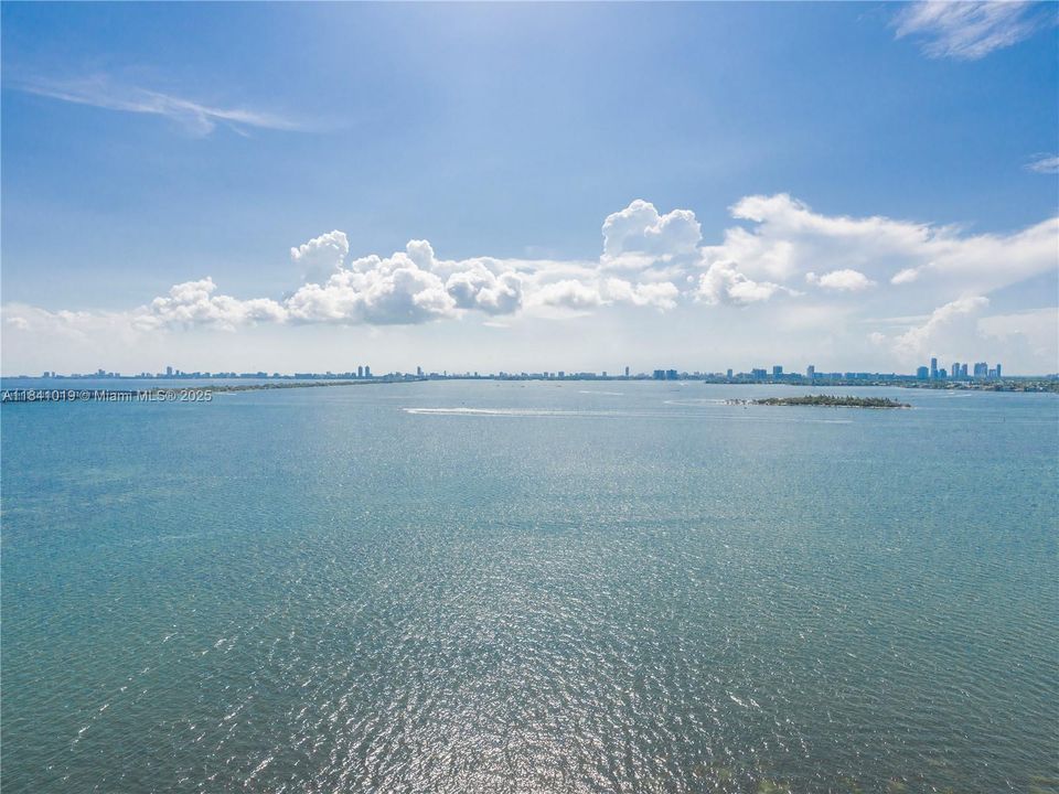 For Sale: $1,775,000 (2 beds, 2 baths, 1910 Square Feet)