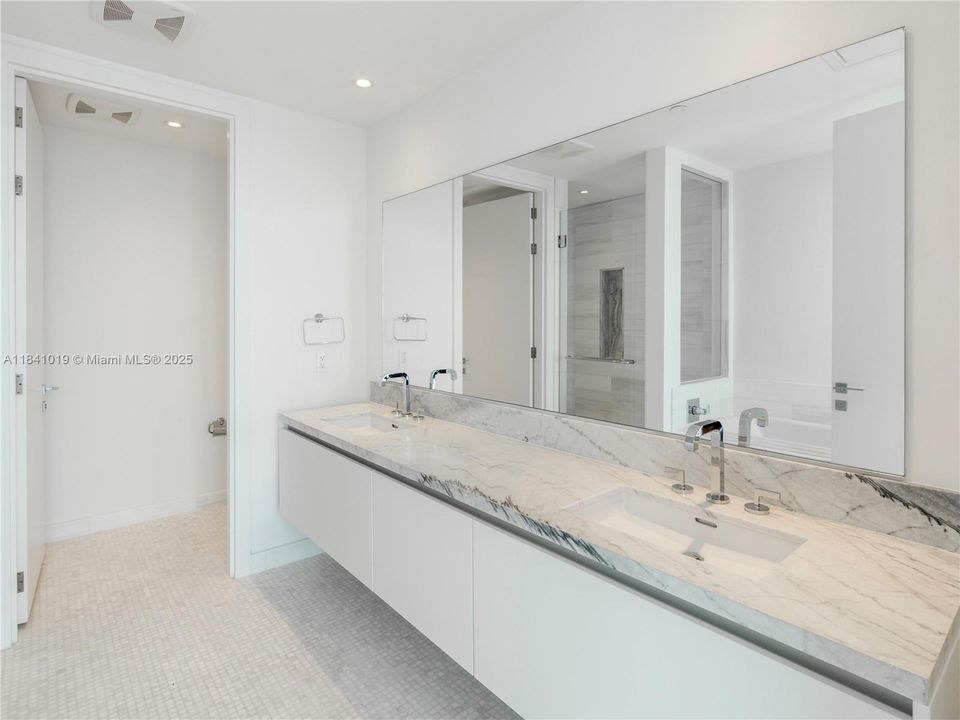 For Sale: $1,775,000 (2 beds, 2 baths, 1910 Square Feet)