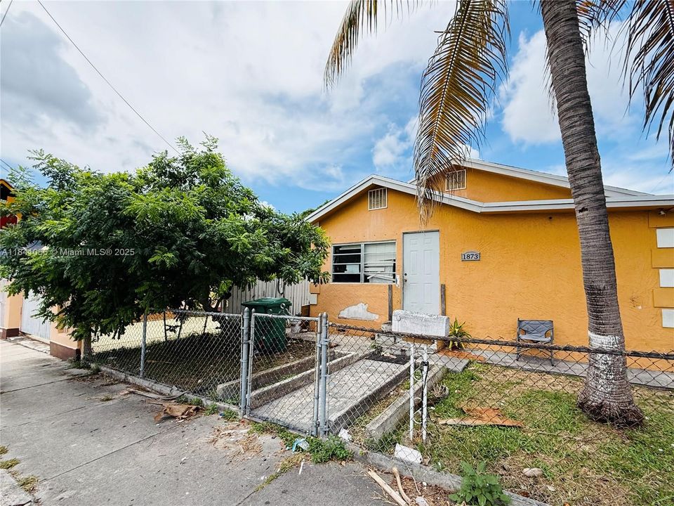 For Sale: $619,000 (3 beds, 2 baths, 1228 Square Feet)