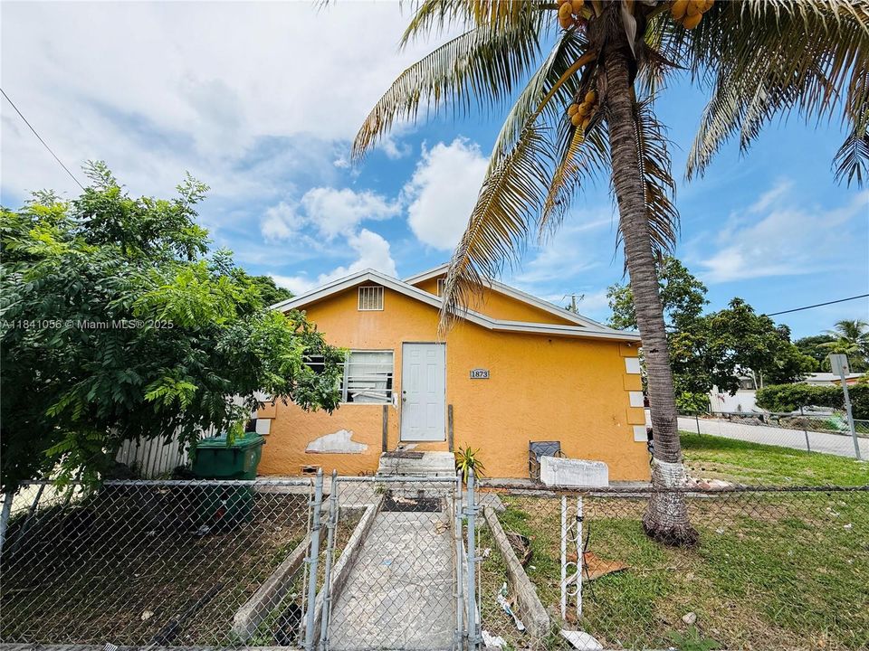 For Sale: $619,000 (3 beds, 2 baths, 1228 Square Feet)