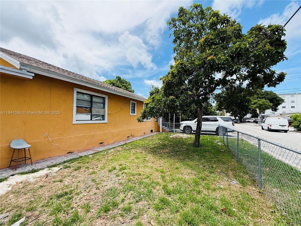 For Sale: $619,000 (3 beds, 2 baths, 1228 Square Feet)