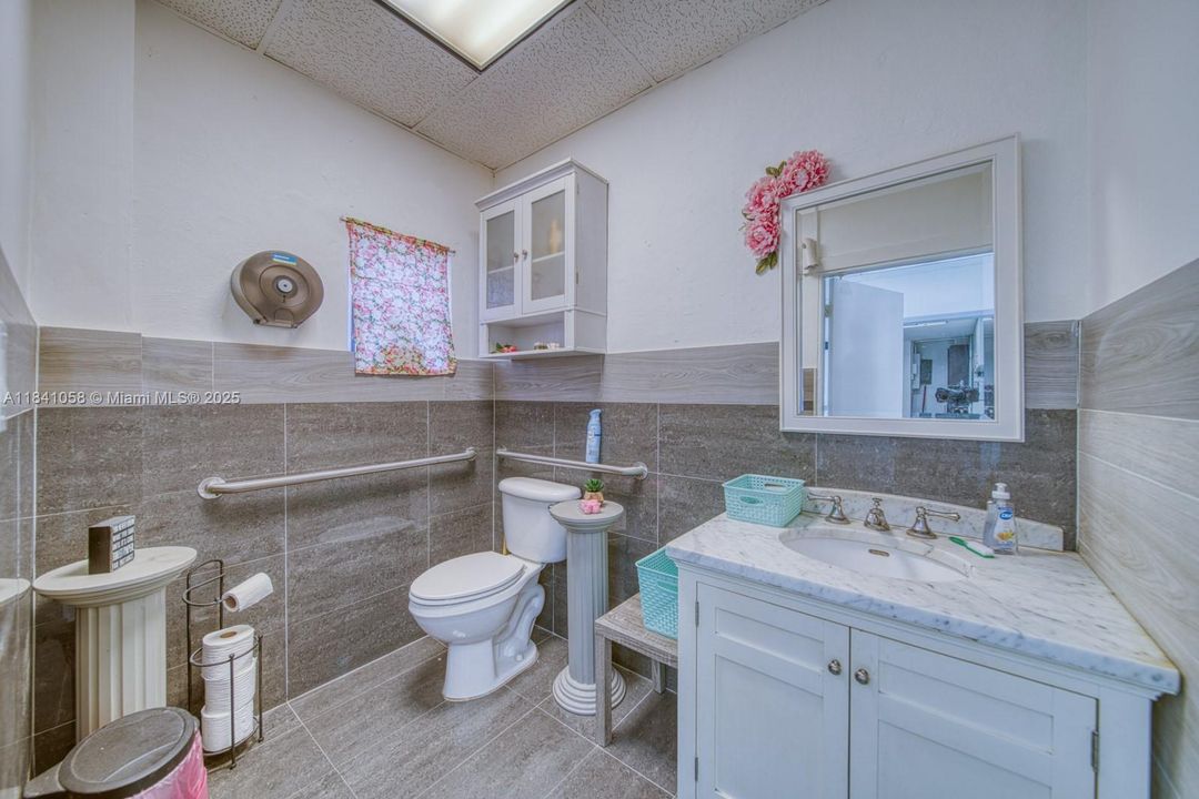 最近售出: $75,000 (0 贝兹, 0 浴室, 0 平方英尺)