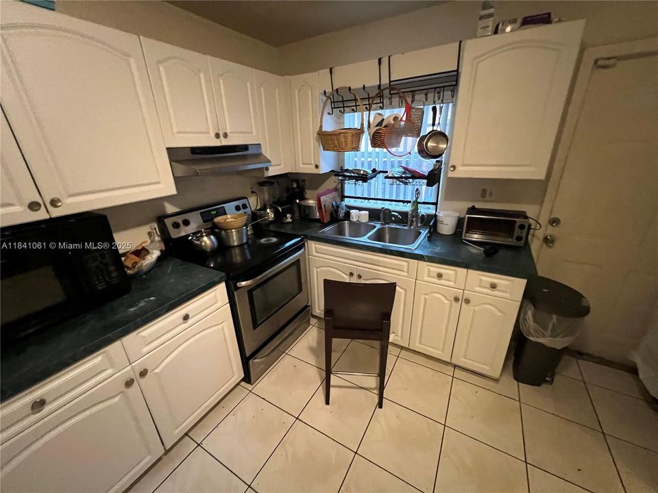 最近售出: $465,000 (3 贝兹, 2 浴室, 1648 平方英尺)