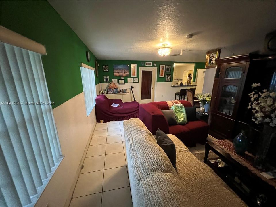 最近售出: $465,000 (3 贝兹, 2 浴室, 1648 平方英尺)