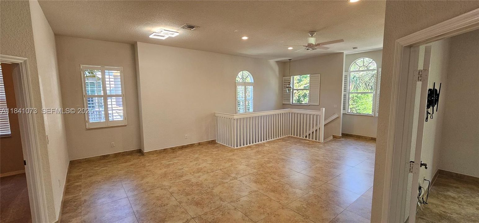 En Venta: $436,000 (3 camas, 2 baños, 1421 Pies cuadrados)