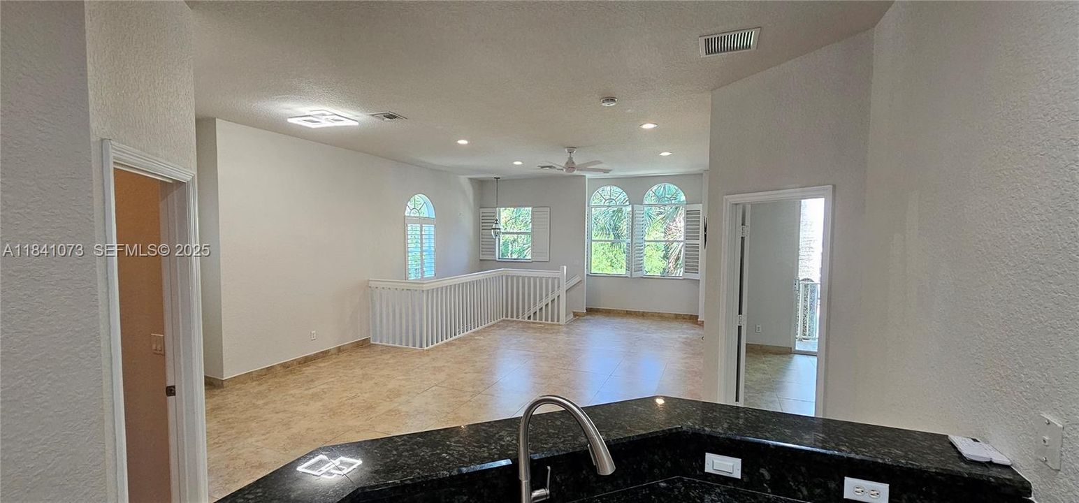 En Venta: $436,000 (3 camas, 2 baños, 1421 Pies cuadrados)