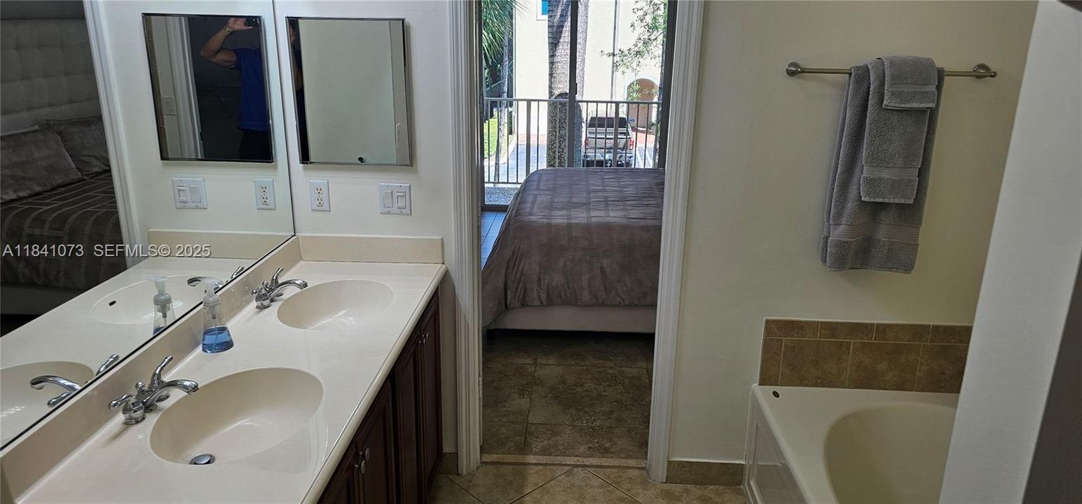 En Venta: $436,000 (3 camas, 2 baños, 1421 Pies cuadrados)