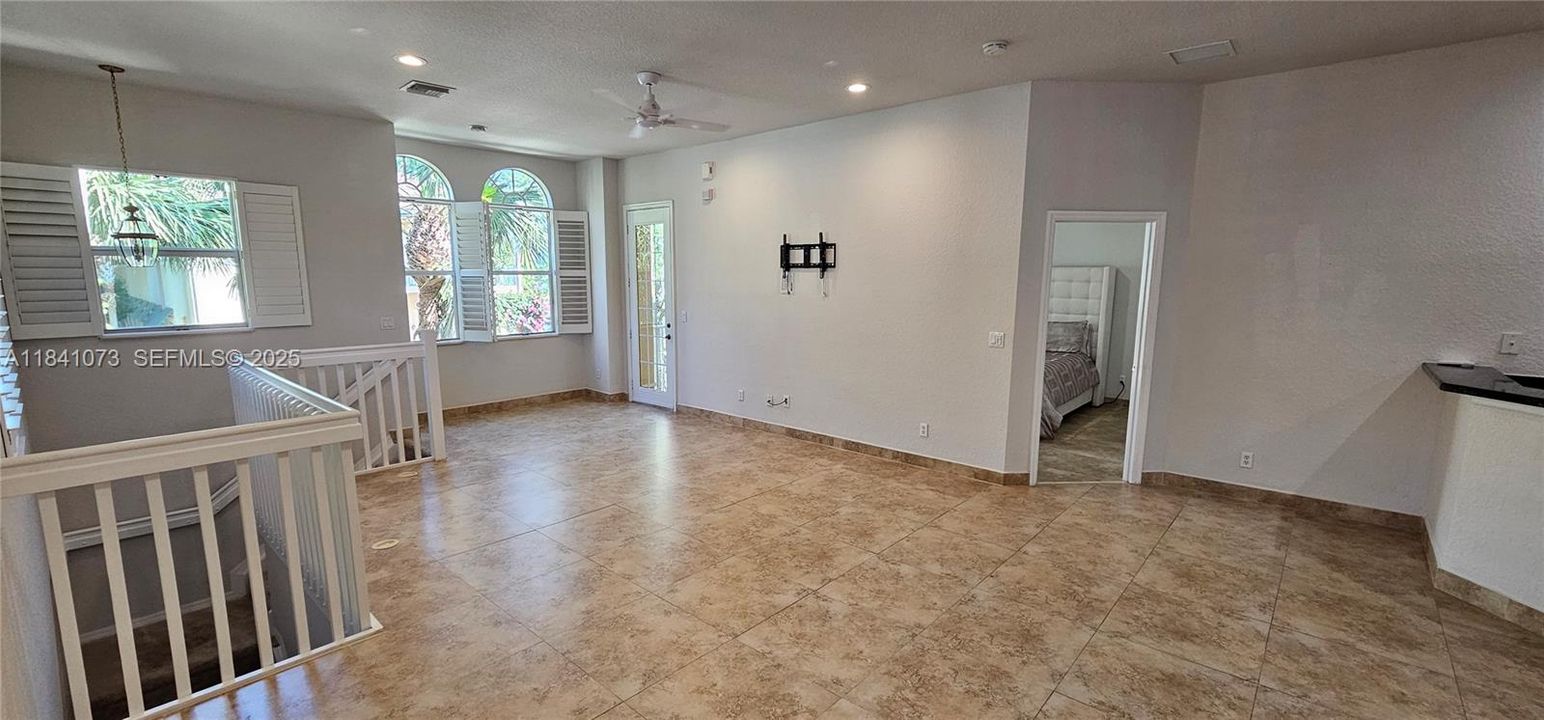 En Venta: $436,000 (3 camas, 2 baños, 1421 Pies cuadrados)