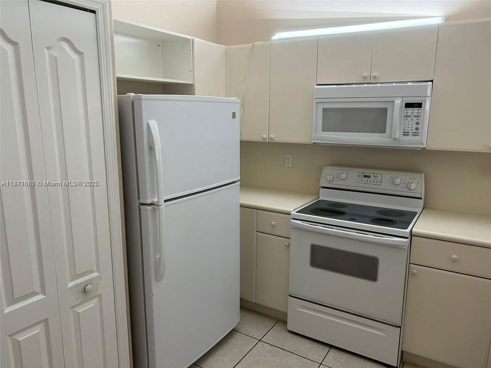 For Sale: $220,000 (3 beds, 2 baths, 1182 Square Feet)