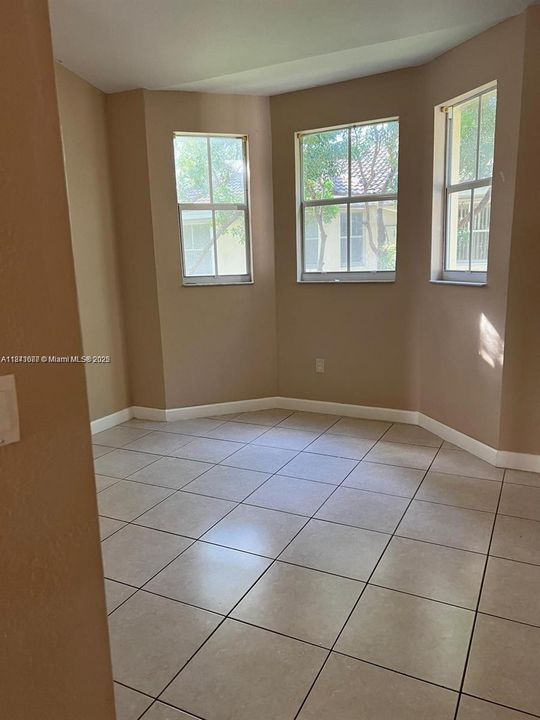 For Sale: $220,000 (3 beds, 2 baths, 1182 Square Feet)