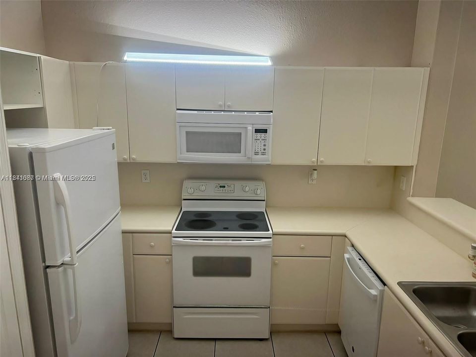 For Sale: $220,000 (3 beds, 2 baths, 1182 Square Feet)
