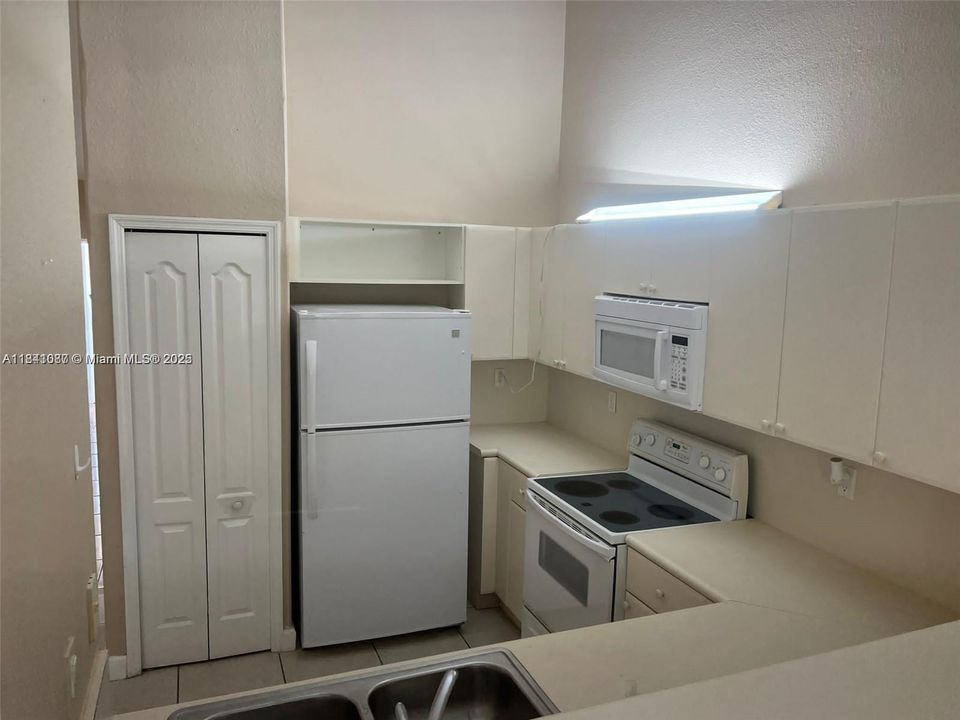For Sale: $220,000 (3 beds, 2 baths, 1182 Square Feet)