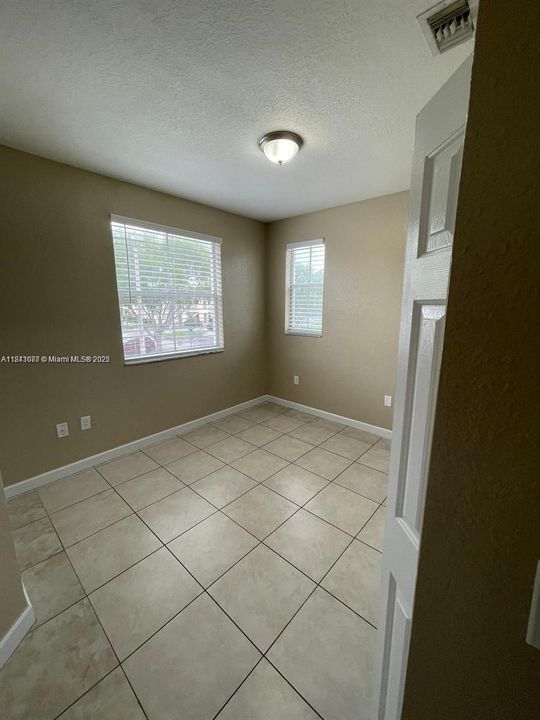 For Sale: $220,000 (3 beds, 2 baths, 1182 Square Feet)