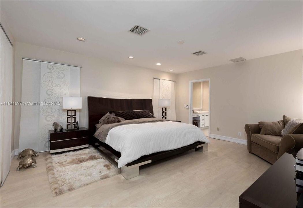 Recently Sold: $1,150,000 (4 beds, 3 baths, 3073 Square Feet)