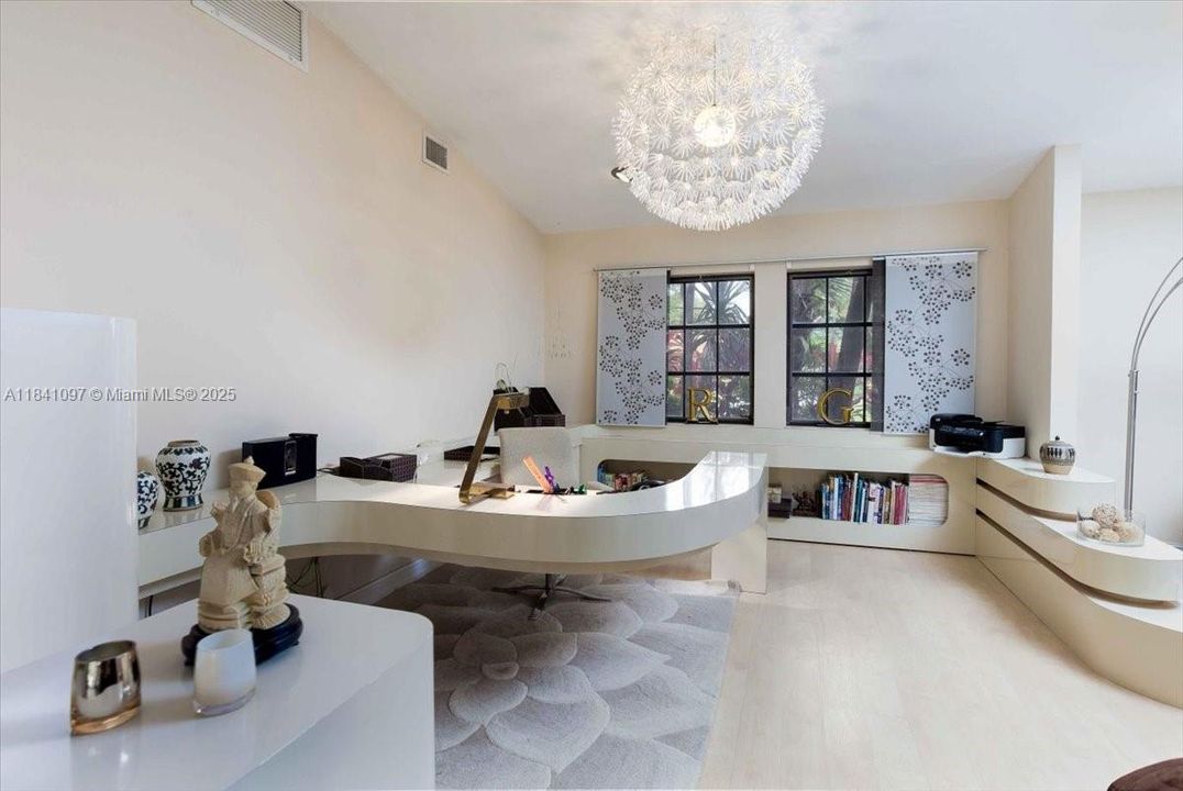 Recently Sold: $1,150,000 (4 beds, 3 baths, 3073 Square Feet)