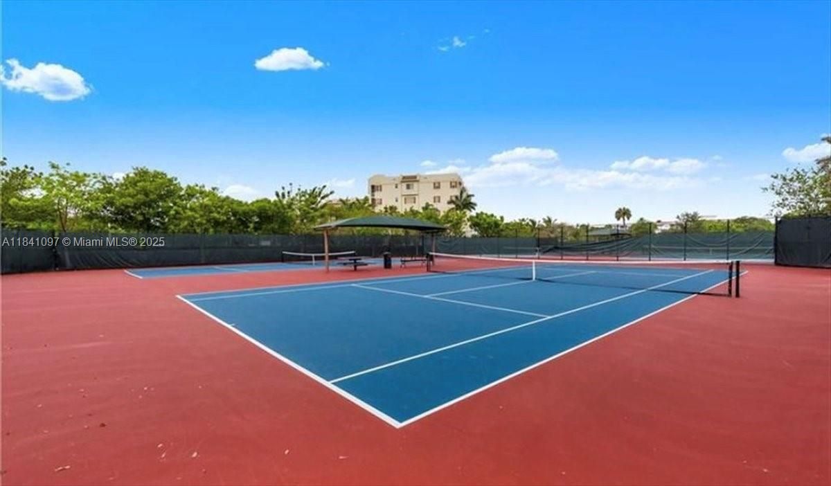 Recently Sold: $1,150,000 (4 beds, 3 baths, 3073 Square Feet)