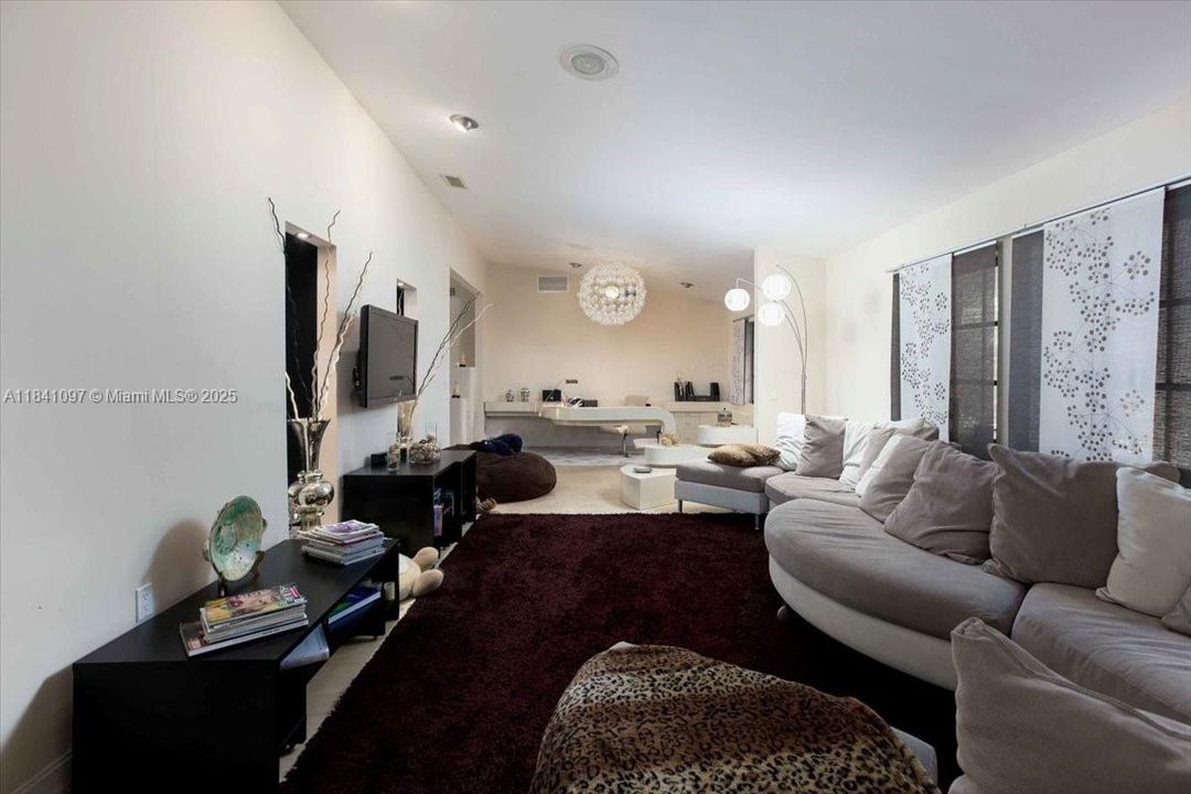 Recently Sold: $1,150,000 (4 beds, 3 baths, 3073 Square Feet)