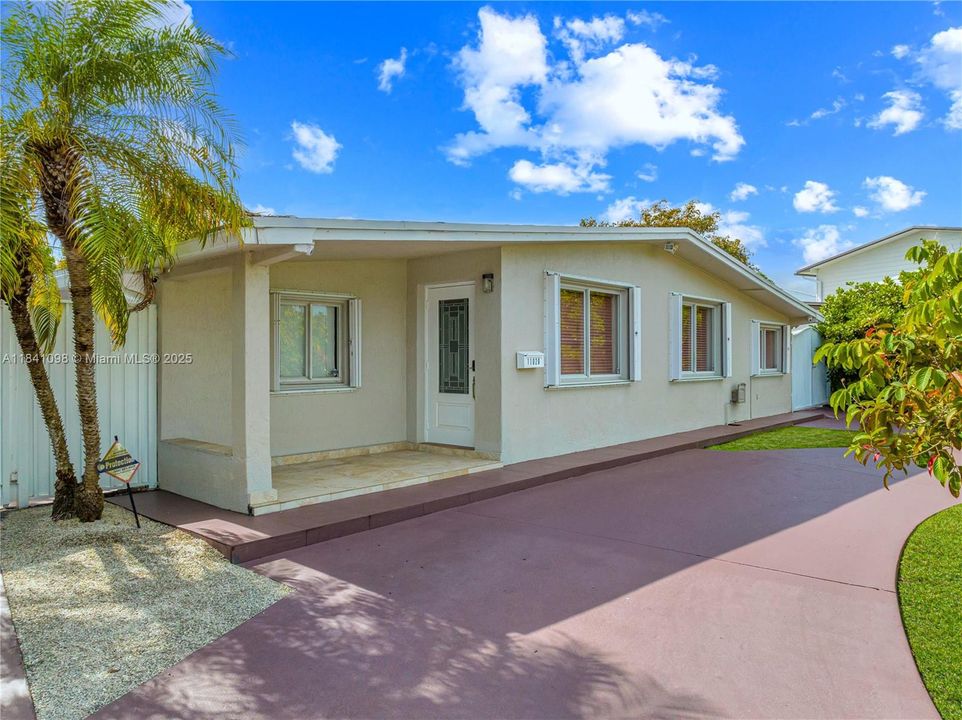 Vendido Recientemente: $799,000 (5 camas, 4 baños, 1891 Pies cuadrados)