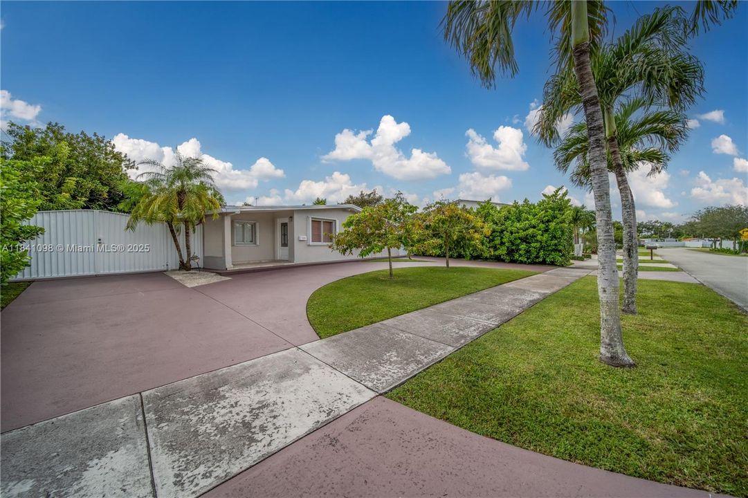 Vendido Recientemente: $799,000 (5 camas, 4 baños, 1891 Pies cuadrados)