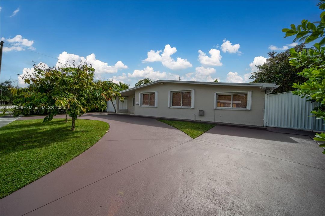 Vendido Recientemente: $799,000 (5 camas, 4 baños, 1891 Pies cuadrados)