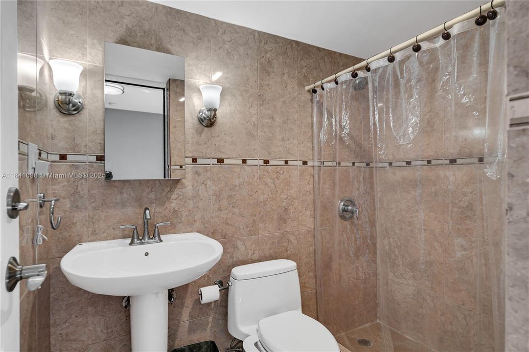 Vendido Recientemente: $799,000 (5 camas, 4 baños, 1891 Pies cuadrados)