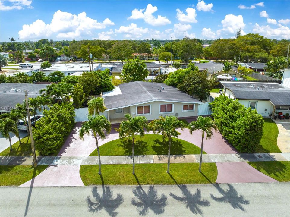 Vendido Recientemente: $799,000 (5 camas, 4 baños, 1891 Pies cuadrados)