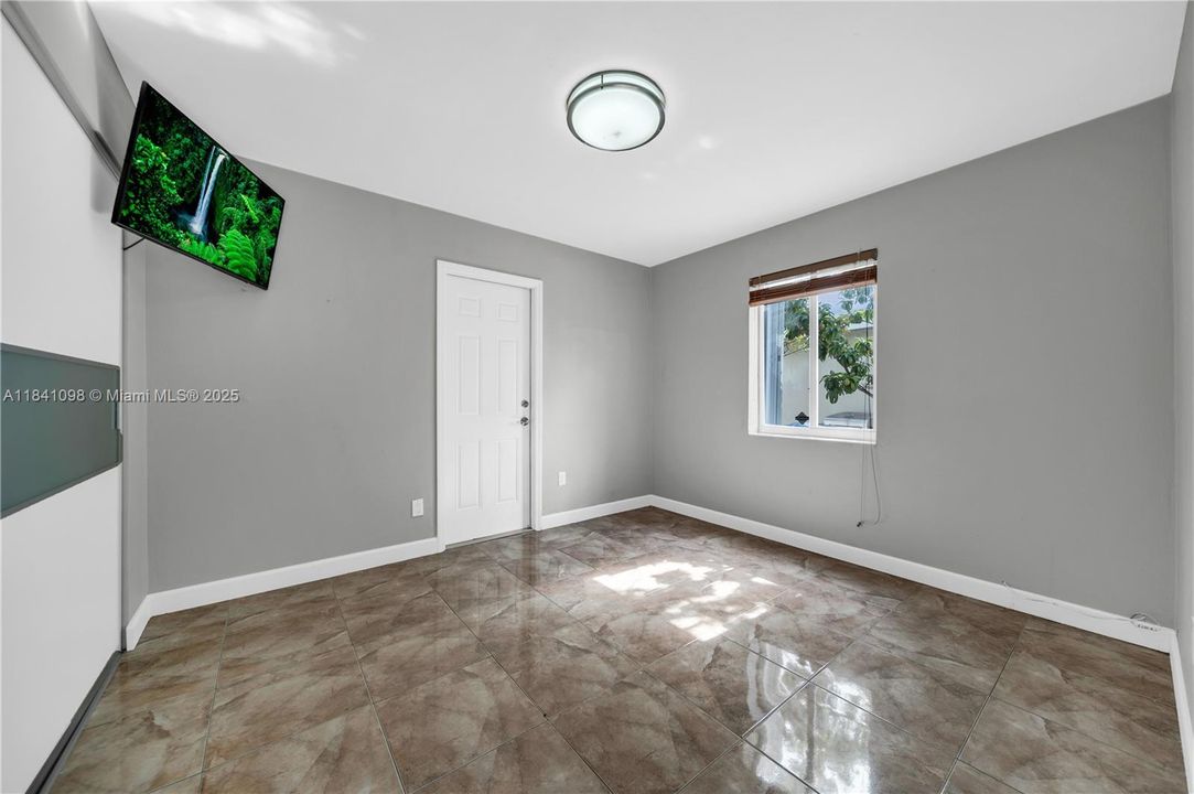 Vendido Recientemente: $799,000 (5 camas, 4 baños, 1891 Pies cuadrados)