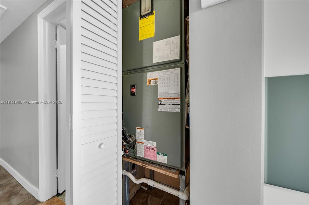 Vendido Recientemente: $799,000 (5 camas, 4 baños, 1891 Pies cuadrados)