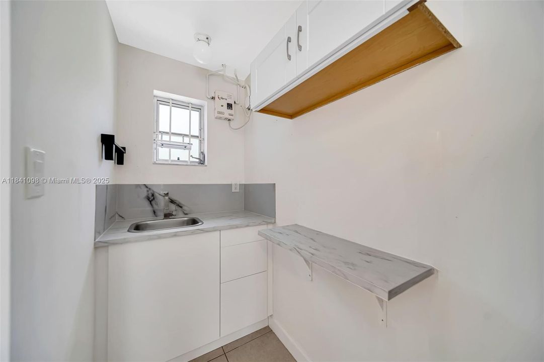 fully permitted 240 sq ft detached exercise room. newly renovated mini wet bar.