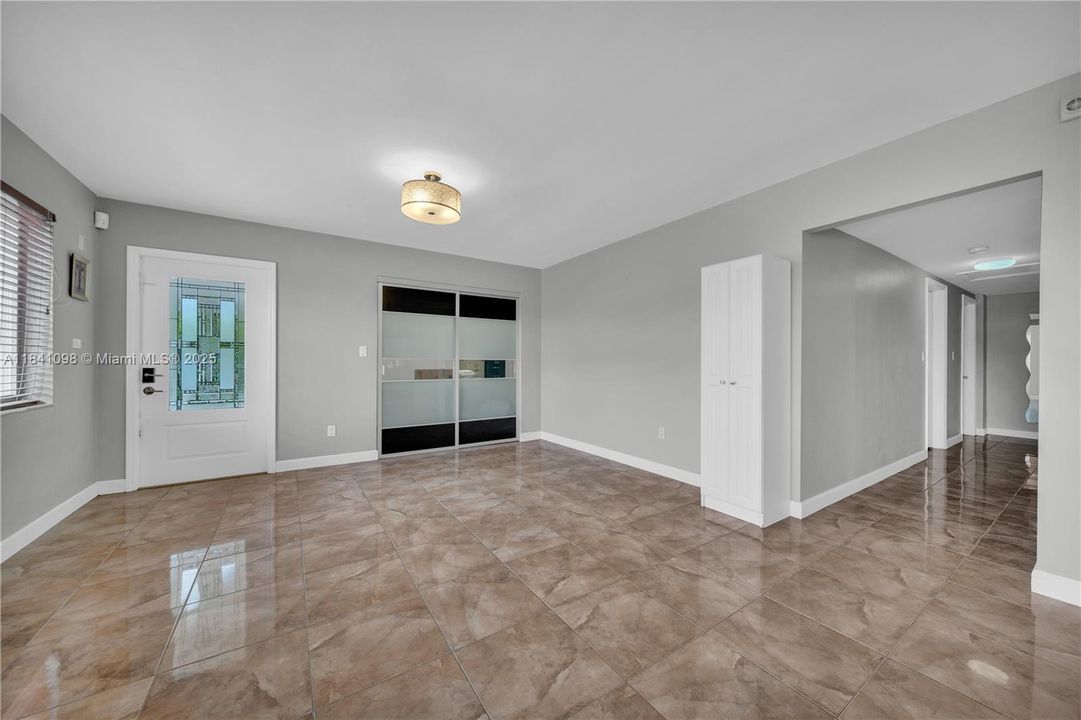 Vendido Recientemente: $799,000 (5 camas, 4 baños, 1891 Pies cuadrados)