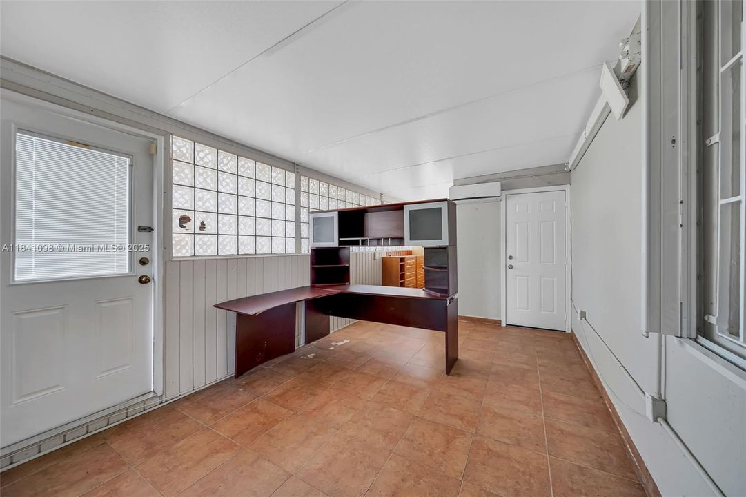 Vendido Recientemente: $799,000 (5 camas, 4 baños, 1891 Pies cuadrados)