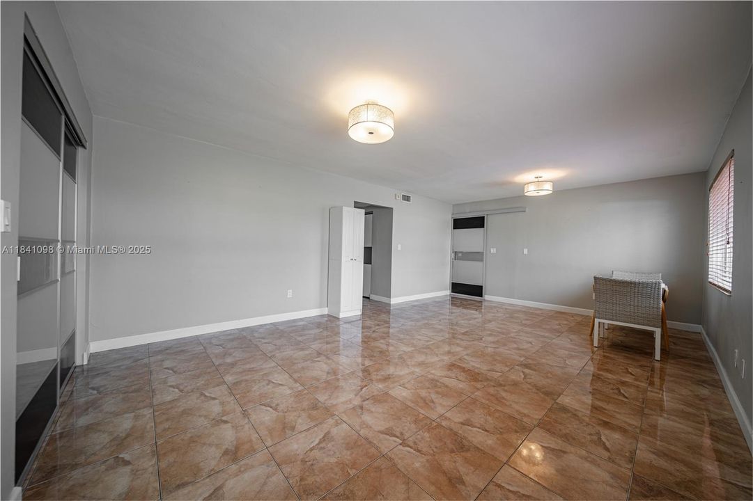 Vendido Recientemente: $799,000 (5 camas, 4 baños, 1891 Pies cuadrados)