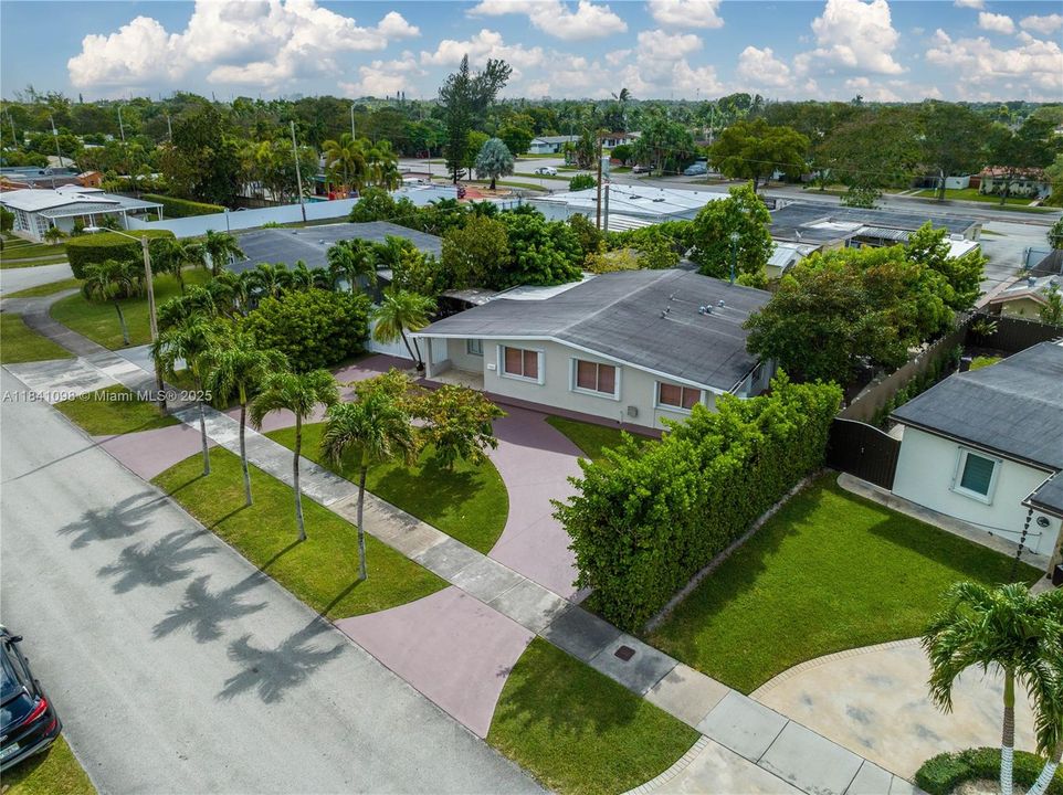 Vendido Recientemente: $799,000 (5 camas, 4 baños, 1891 Pies cuadrados)