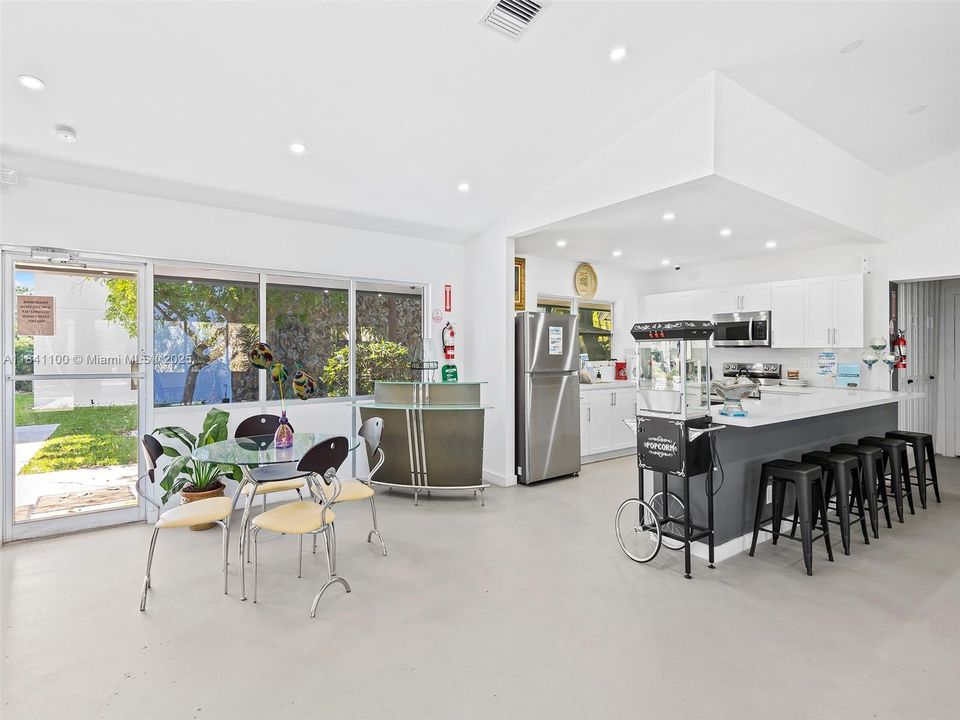 待售: $349,000 (2 贝兹, 2 浴室, 1092 平方英尺)