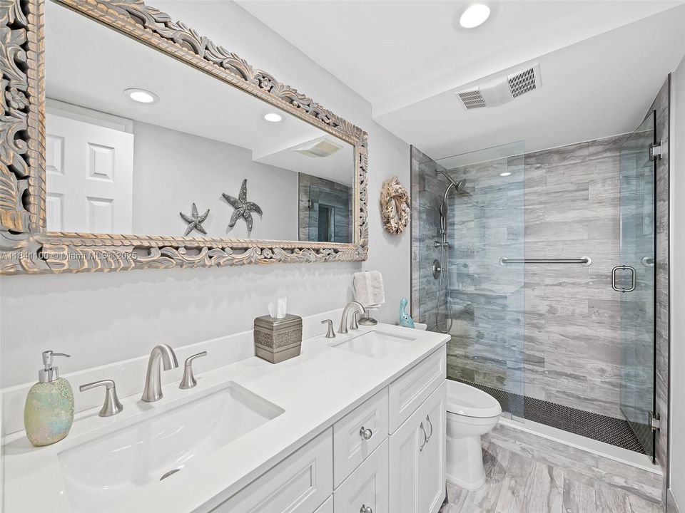 待售: $349,000 (2 贝兹, 2 浴室, 1092 平方英尺)