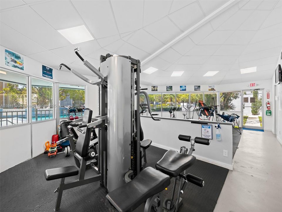 待售: $349,000 (2 贝兹, 2 浴室, 1092 平方英尺)